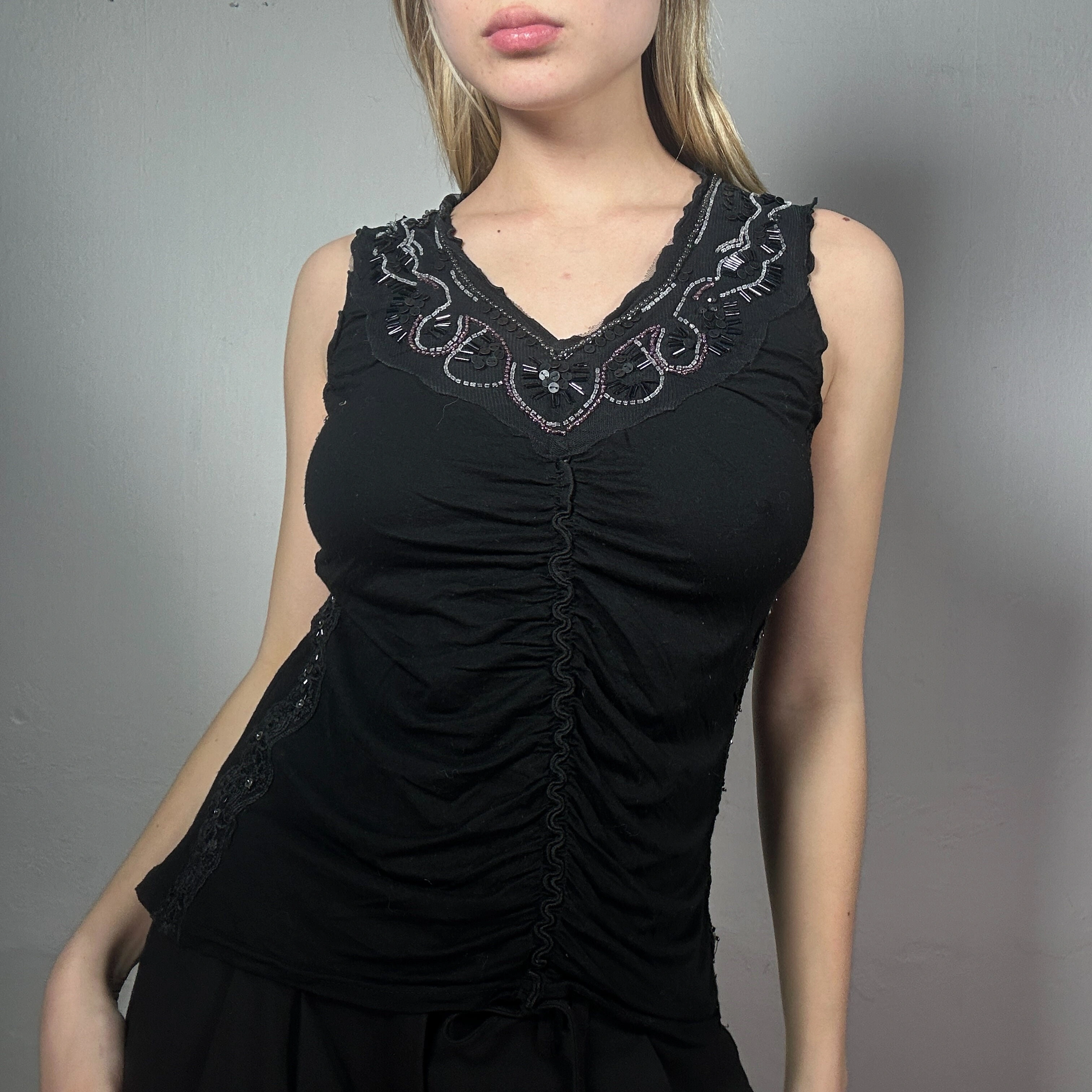 “90s Noir: Scalloped Sleeve Top – Irish Charm & Edge”